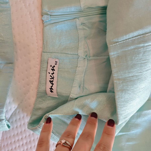 Maxin women's set like new, turquoise with embroidered bust and scarf