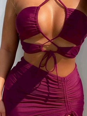 Bikini τρία κομμάτια σαν καινούργιο, ρουμπινί με ασορτί φουστάκι
