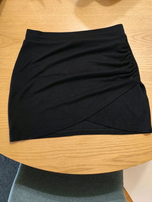 Bershka elastic mini women's skirt like new, black, size S
