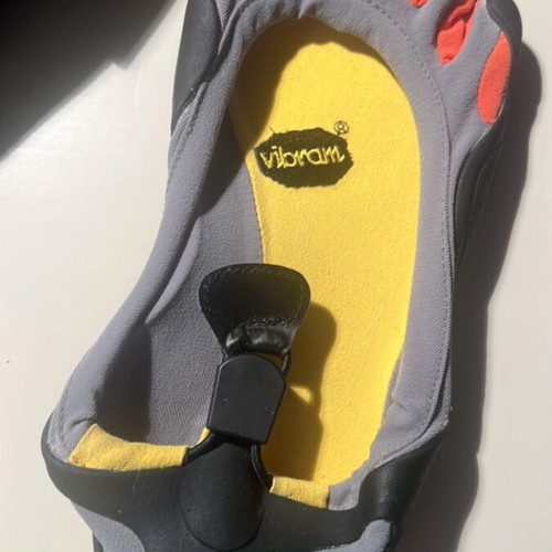 Vibram women's toe shoes size 39 new, gray summer design