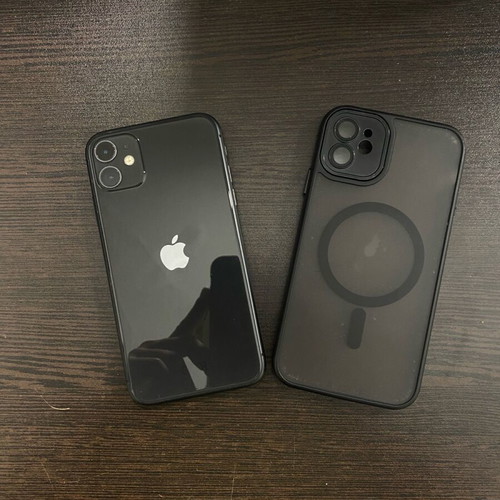 iPhone 11 μαύρο 64GB σαν καινούργιο με θήκη MagSafe