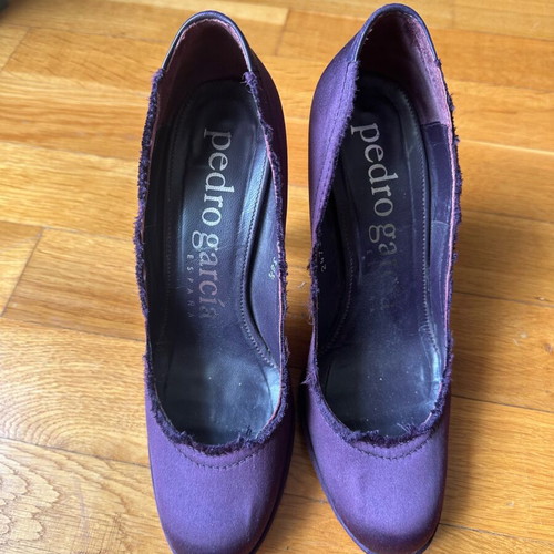Pedro Garcia satin purple pump like new, size 38.5, 11cm heel