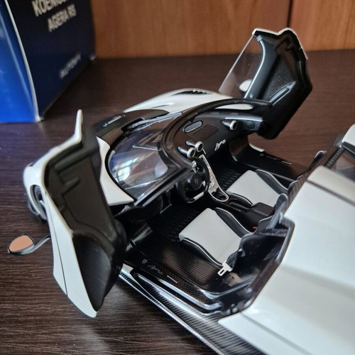 Koenigsegg Agera RS Autoart 1/18 new, white/carbon