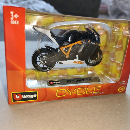 Bburago Motorcycle Miniature KTM1190 RC8R 1:18 New
