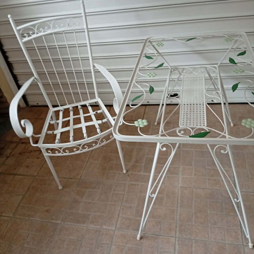 Ferforje garden seating set with table and 2 chairs like new