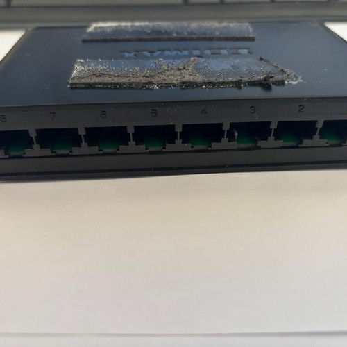 Edimax ES-3308P Network Switch used, Unmanaged L2, 10/100 Mbps PoE