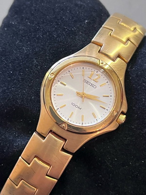 Seiko vintage gold women's watch like new