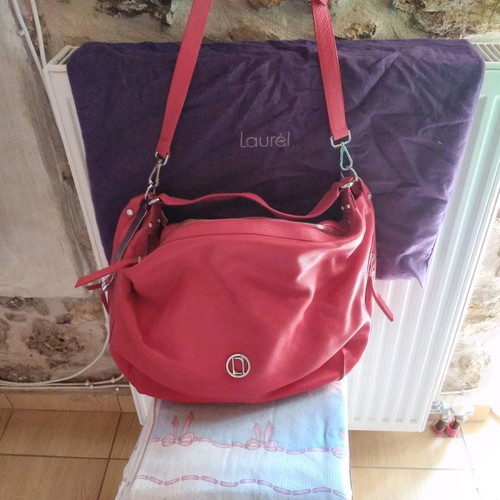 Laurel Escada red leather shoulder bag new