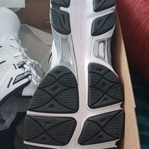 Asics athletic shoes new, size 46, white