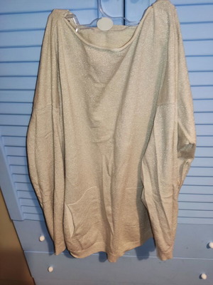 Women's gold long blouse like new with side openings, buttons and pockets