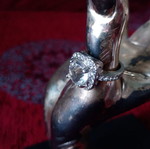 Zircon ring brilliant cut on silver-plated base like new
