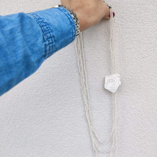 Long necklace white romantic with rose new