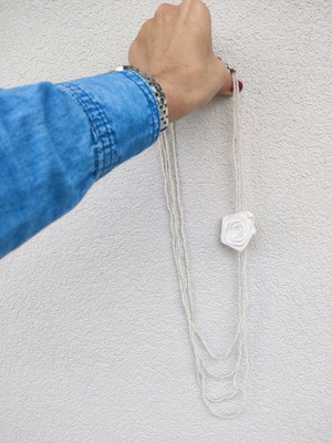 Long necklace white romantic with rose new