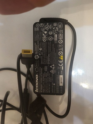 Τροφοδοτικό για λάπτοπ Lenovo μεταχειρισμένο, σε καλή κατάσταση
