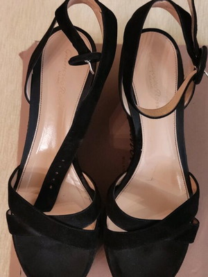 Gianvito Rossi black leather sandal size 41 used