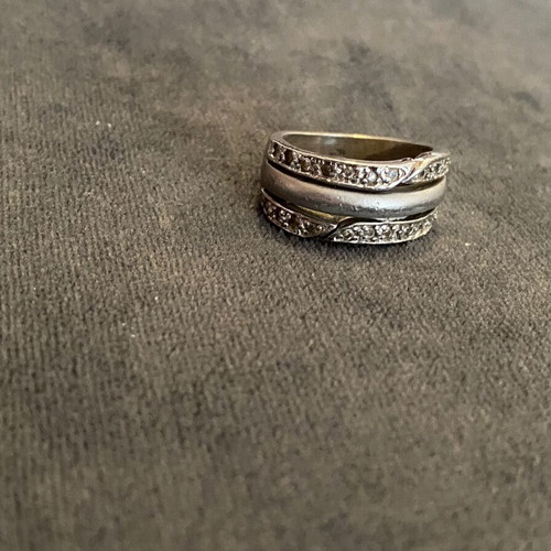 Silver ring with nice design, size 16-16.5, 7g, 925 stamp, like new