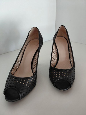 Black Moschoutis peep-toe pumps like new, size 39