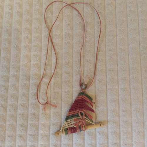 Macrame necklace with wood new, pink and green colors