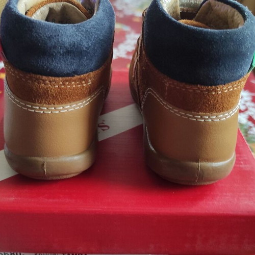 Kickers boots size 24 like new, beige