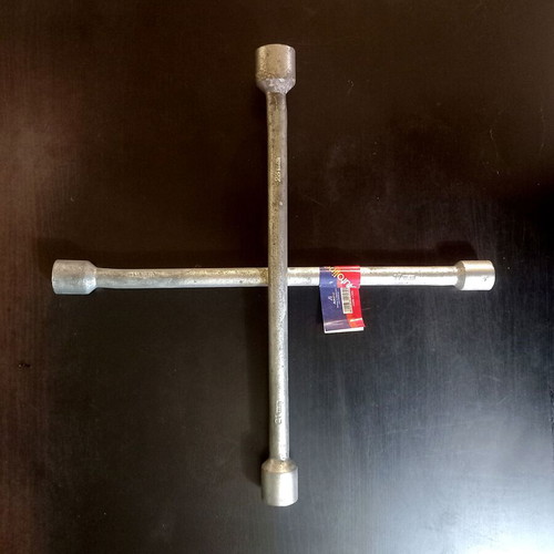 Car Cross Lug Wrench like new, 4 sizes