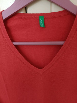 Πλεκτή μπλούζα Benetton σε κοραλί, σαν καινούργιο