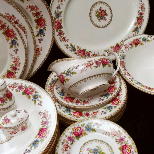Royal Grafton Malvern fine bone china dinner set new, 75 pieces
