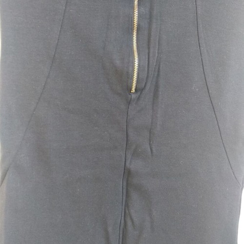 Skirt knee-length slim fit black fabric with elasticity like new