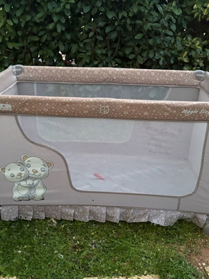 Παρκοκρέβατο μεταχειρισμένο με στρώμα σε πολύ καλή κατάσταση