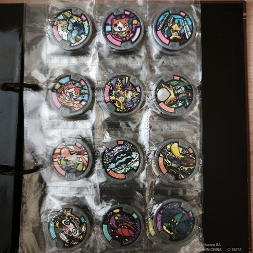 Hasbro Yo-Kai Watch Medallium and figures DX Model One used