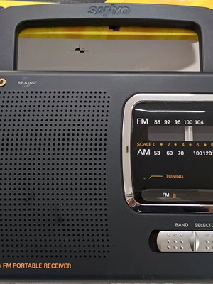 SANYORP6165F Нов преносим AM/FM радио