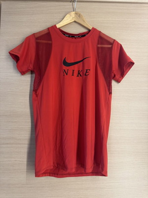Nike Dri-FIT αθλητικό μπλουζάκι κόκκινο μέγεθος M σαν καινούργιο