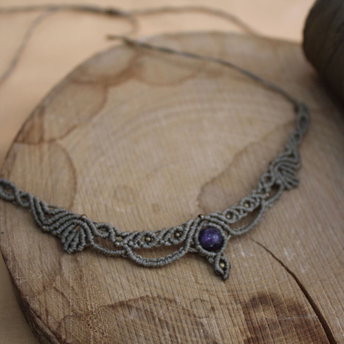Macrame necklace with khaki leaf and amethyst new