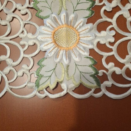 Table runner like new