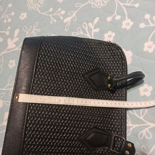 Black handbag like new