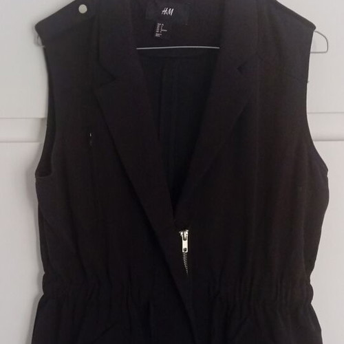 H&M black vest with elastic waist and zipper, size Small, like new