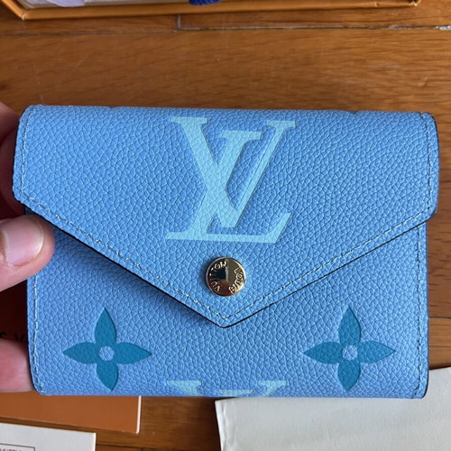 Louis Vuitton wallet like new, blue