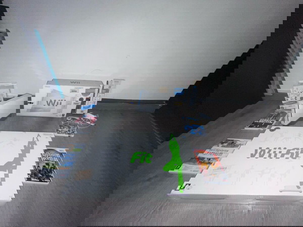 Πωλείται: Πλήρες πακέτο Nintendo Wii + Wii Fit + Παιχνίδια + Αξεσουάρ