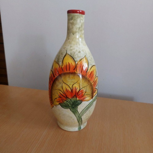 Decorative ceramic vase like new, 22cm height