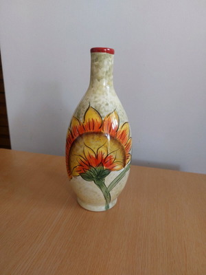 Decorative ceramic vase like new, 22cm height