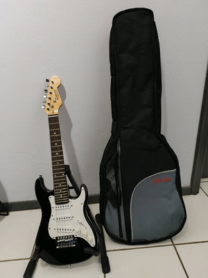 Granite Junior Electric Guitar used with Stagg case and Proel stand