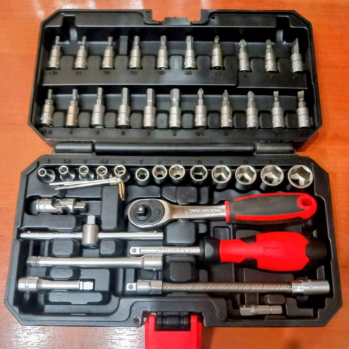 Tool kit with 46 pieces, like new