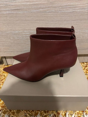 Ateneo leather ankle boots red like new, size 39
