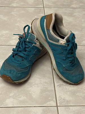 New Balance athletic shoes used, turquoise, size 38