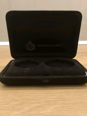 San Marino coin case for 2 coins used