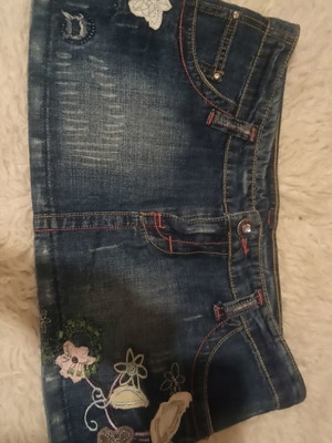Denim mini skirt used with embroidered flowers and strass no.large