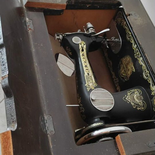 Hermes De Luxe Vintage Sewing Machine used with Wooden Table