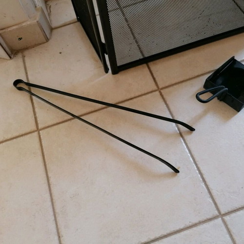 Fireplace set like new, black color, dimensions 54x50(100 open)