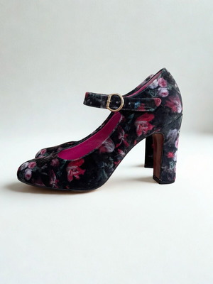 Ursula Mascaró gothic retro velvet designer pumps size 37 used