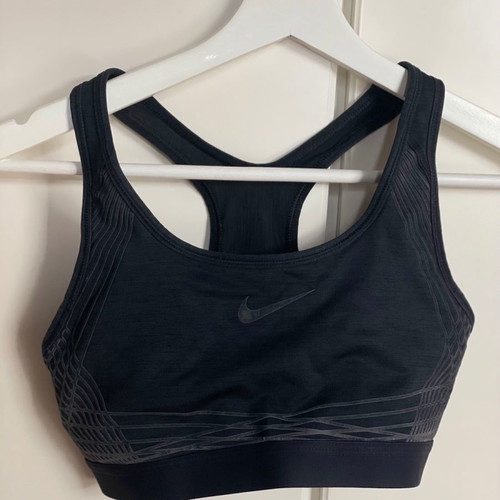 Αθλητικό μπουστάκι Nike μεταχειρισμένο, μαύρο, μέγεθος S