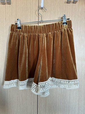 Velvet shorts Nidodileda like new, one size, beige and brown with lace